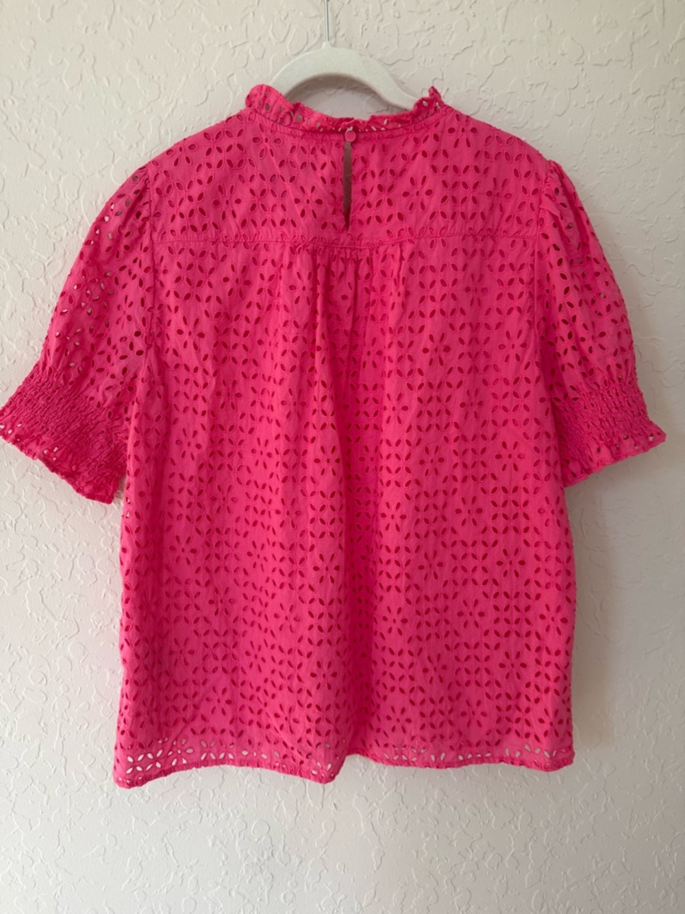 J. Crew Women’s Pink Eyelet Blouse with Ruffle Neck and Puff Sleeve Size M - Picture 3 of 7
